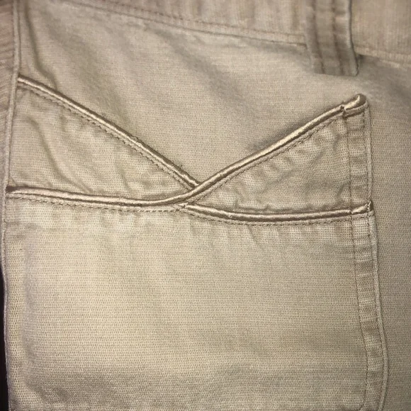 Women’s khaki Abercrombie & Fitch ants Size 8 - Picture 4 of 6